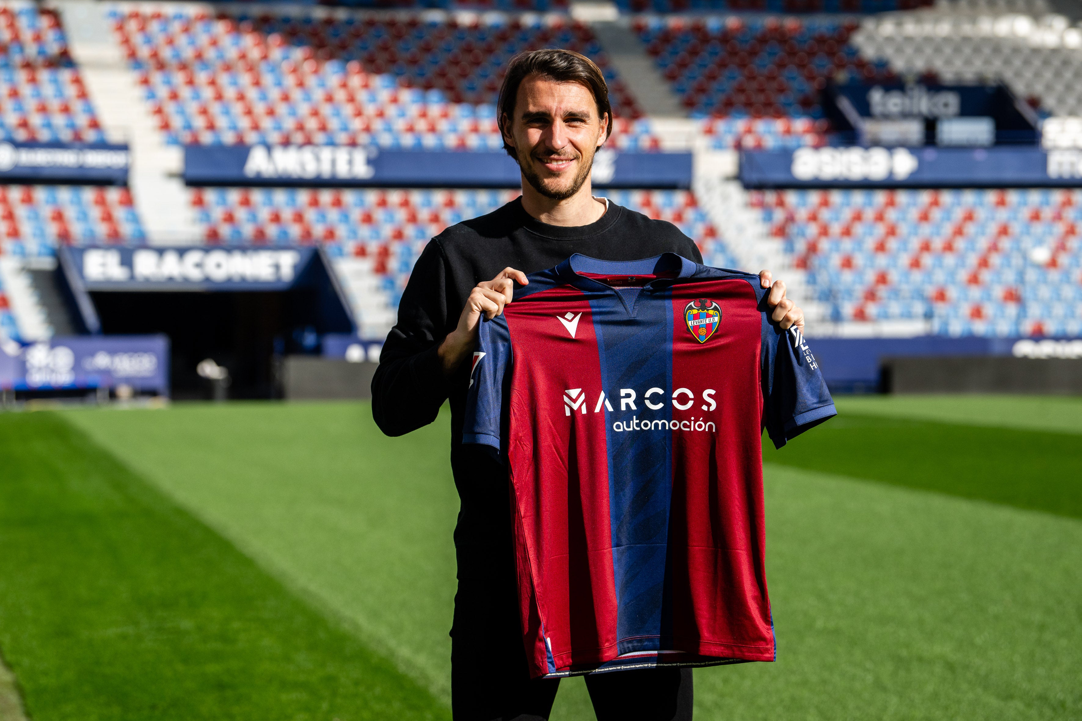 Salvo sorpresas, el Levante UD cierra el mercado con la llegada del central Iganis Miquel Salvo sorpresas, el Levante UD cierra el mercado con la llegada del central Iganis Miquel