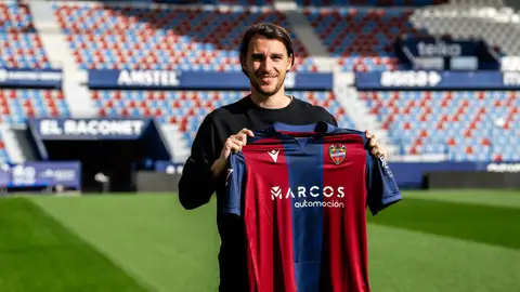 Salvo sorpresas, el Levante UD cierra el mercado con la llegada del central Iganis Miquel Salvo sorpresas, el Levante UD cierra el mercado con la llegada del central Iganis Miquel