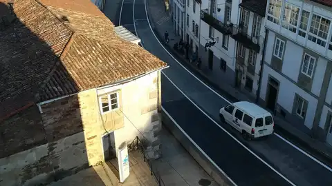 El concello de Santiago transformará el tramo intermedio de la rua das Rodas a la altura de A Galiña Azul para dar preferencia peatonal El concello de Santiago transformará el tramo intermedio de la rua das Rodas a la altura de A Galiña Azul para dar preferencia peatonal