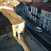El concello de Santiago transformará el tramo intermedio de la rua das Rodas a la altura de A Galiña Azul para dar preferencia peatonal 