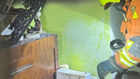Bomberos en una vivienda de Alzira