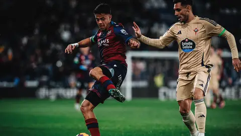 El Racing de Ferrol asalta por sorpresa el Ciutat de València El Racing de Ferrol asalta por sorpresa el Ciutat de València