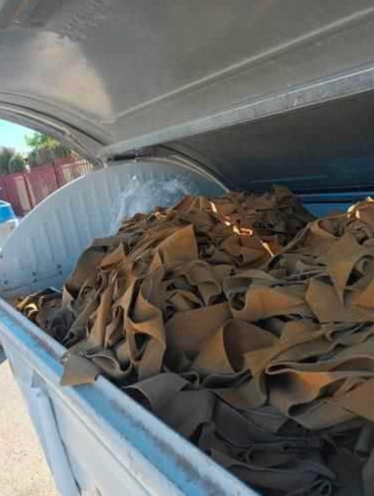 La Policía Local de Elche identifica a tres personas por verter en contenedores de basura más de 1.000 kilos de retales de piel a la semana La Policía Local de Elche identifica a tres personas por verter en contenedores de basura más de 1.000 kilos de retales de piel a la semana