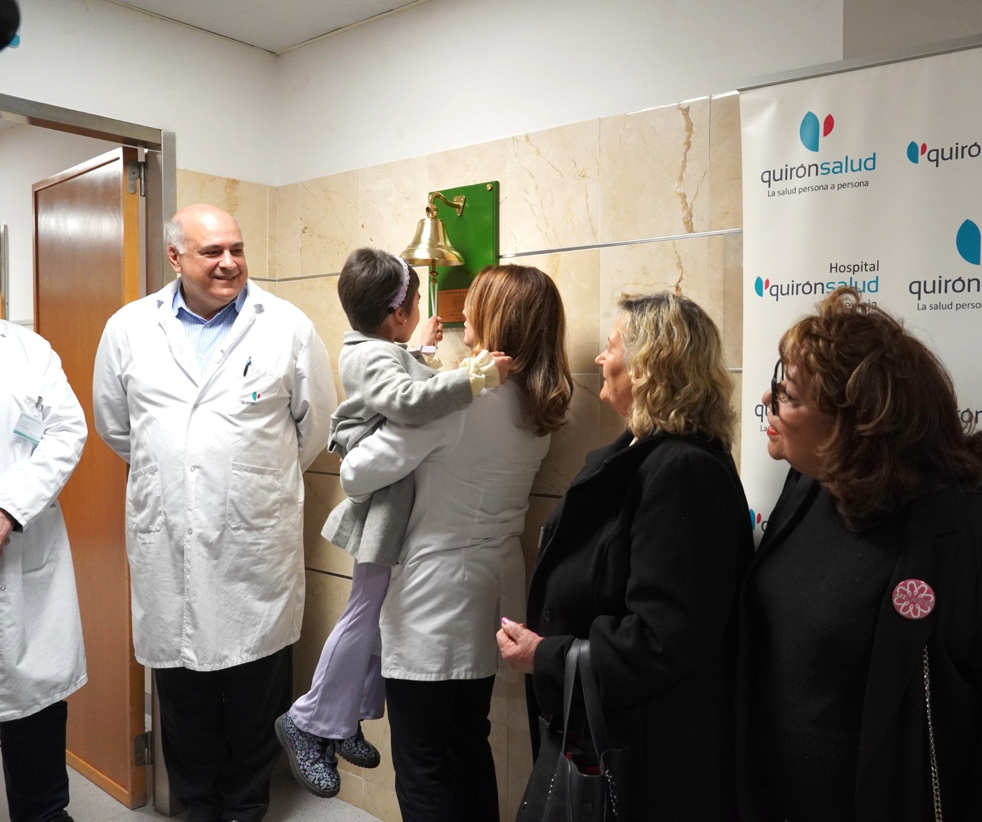El Hospital Quirónsalud Torrevieja inicia los actos de su 25º aniversario con la inauguración de la Campana de los Sueños El Hospital Quirónsalud Torrevieja inicia los actos de su 25º aniversario con la inauguración de la Campana de los Sueños