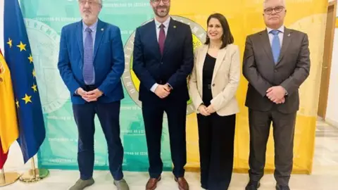 Rocío Blas toma posesión como adjunta al rector de la UEx y José María Carvajal, como vicerrector de Investigación Rocío Blas toma posesión como adjunta al rector de la UEx y José María Carvajal, como vicerrector de Investigación