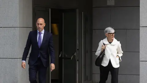 Luis Rubiales junto con su abogada, Olga Tubau Luis Rubiales junto con su abogada, Olga Tubau