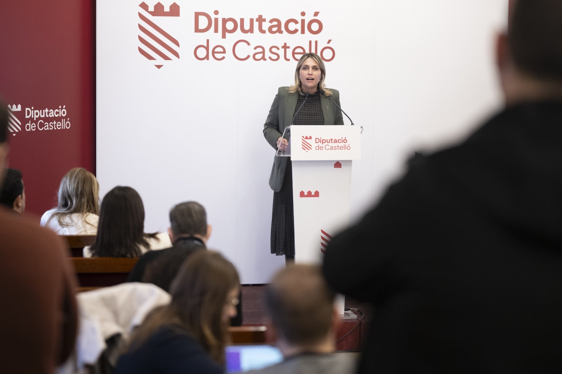 Barrachina califica de "vergüenza" que la provincia se quede fuera de las ayudas del Gobierno por la dana Barrachina califica de "vergüenza" que la provincia se quede fuera de las ayudas del Gobierno por la dana