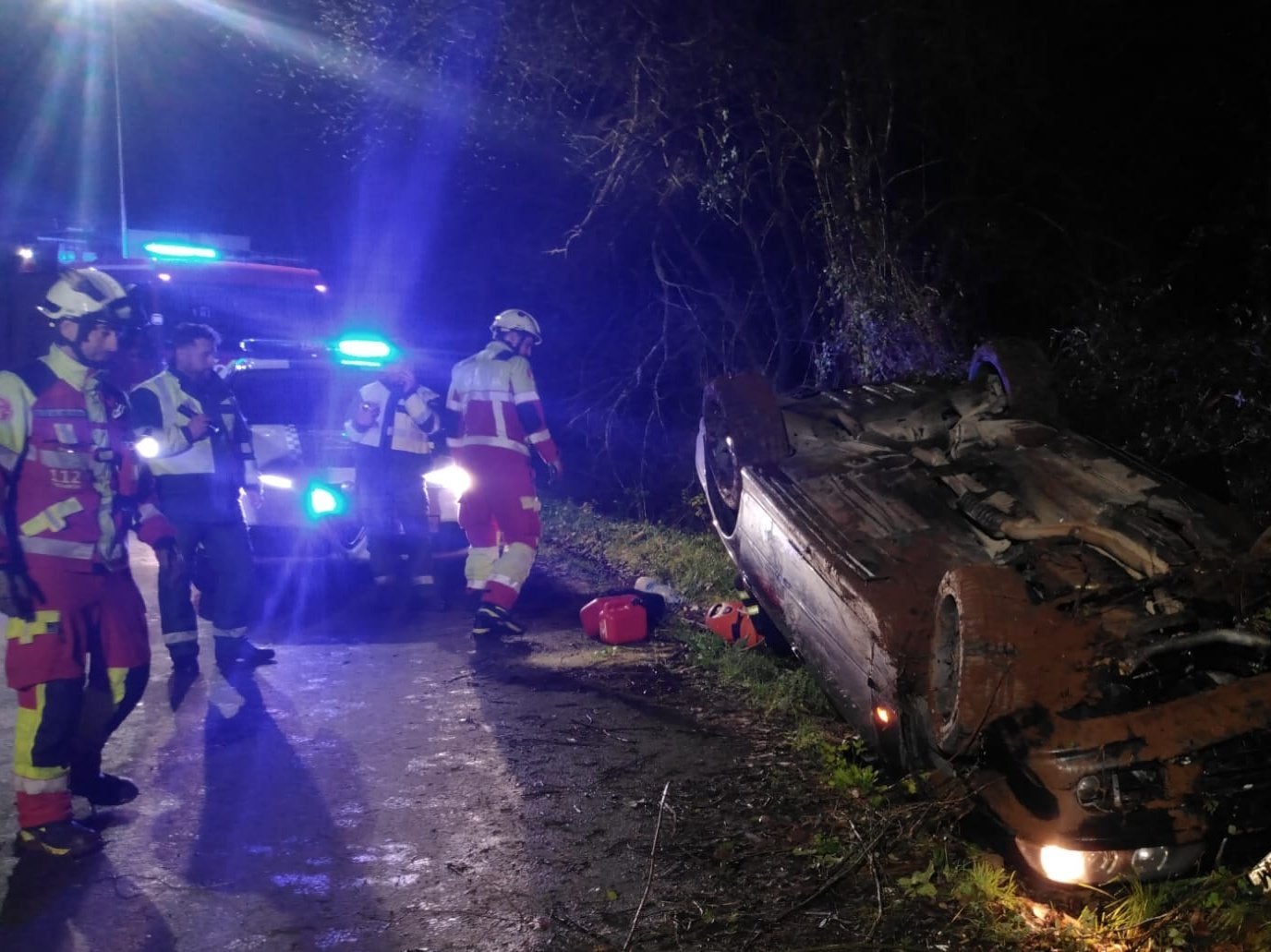 Vuelca un vehículo en Ribamontán al Monte y no se localiza a sus ocupantes Vuelca un vehículo en Ribamontán al Monte y no se localiza a sus ocupantes