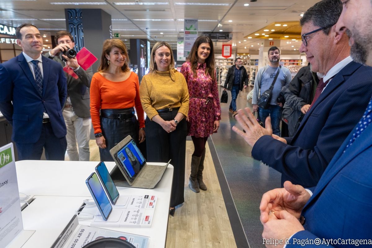 A Tu Salud `El Corte Inglés incorpora un pionero servicio de interpretación en lengua de signos´ A Tu Salud `El Corte Inglés incorpora un pionero servicio de interpretación en lengua de signos´