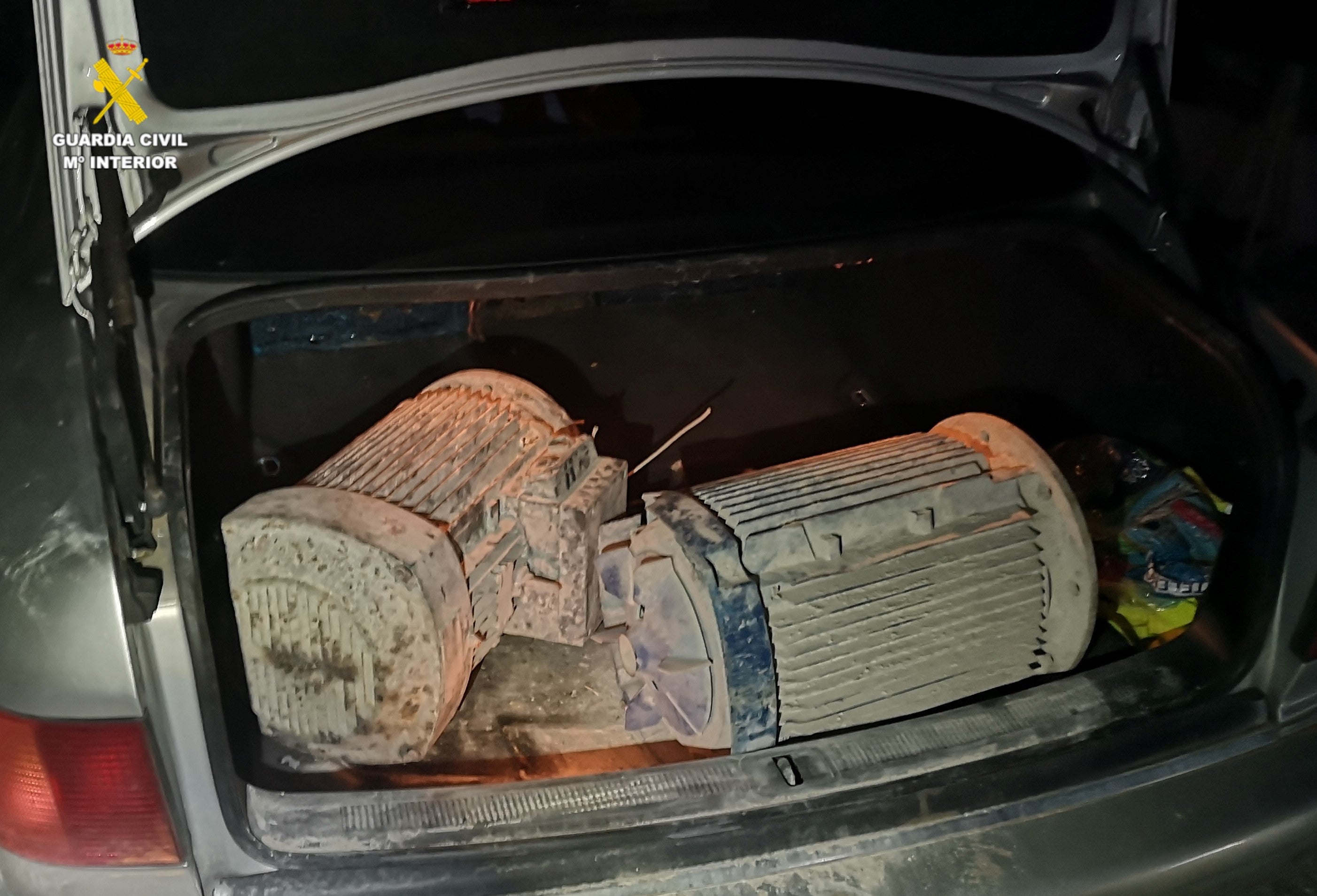 La Guardia Civil frustra un robo en una fábrica de Traiguera y detiene a dos individuos La Guardia Civil frustra un robo en una fábrica de Traiguera y detiene a dos individuos