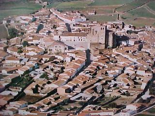Herido un trabajador en Jaraicejo tras caerle sobre una pierna una máquina que se encontraba en un camión Herido un trabajador en Jaraicejo tras caerle sobre una pierna una máquina que se encontraba en un camión