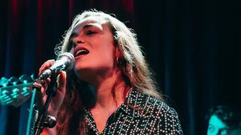 Bendita Calamidad presenta su primer disco en Callosa d'en Sarrià. Bendita Calamidad presenta su primer disco en Callosa d'en Sarrià.