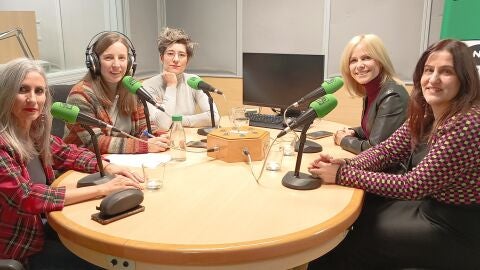 Representaci&oacute;n de la junta directiva de la Asociaci&oacute;n de Mujeres Empresarias y Directivas de Torrej&oacute;n de Ardoz en M&aacute;s de uno Alcal&aacute;