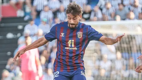 Chico Geraldes, en su debut con el Eldense. Chico Geraldes, en su debut con el Eldense.