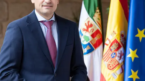 El consejero de Presidencia de la Junta de Extremadura, Abel Bautista, recibirá la Medalla de la Dignidad de la AVT El consejero de Presidencia de la Junta de Extremadura, Abel Bautista, recibirá la Medalla de la Dignidad de la AVT