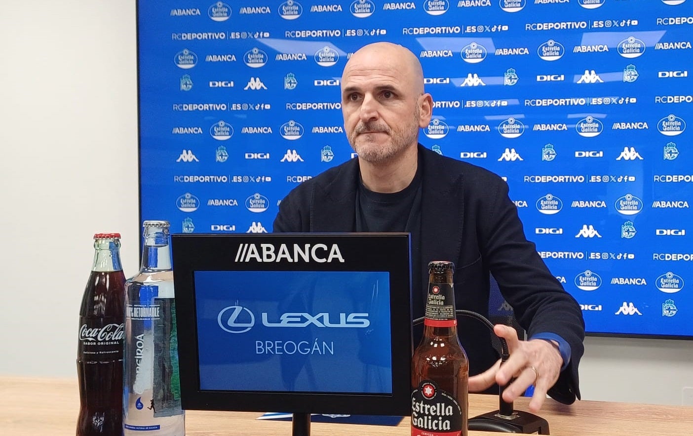 Fernando Soriano: "Los contratos en nuestras posiciones sirven de poco, estaré defendiendo al Deportivo hasta que me lo permitan con compromiso y lealtad" Fernando Soriano: "Los contratos en nuestras posiciones sirven de poco, estaré defendiendo al Deportivo hasta que me lo permitan con compromiso y lealtad"