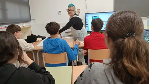 Uno de los talleres juveniles sobre salud sexo-afectiva puestos en marcha por el Ayuntamiento de Canet d'en Berenguer Uno de los talleres juveniles sobre salud sexo-afectiva puestos en marcha por el Ayuntamiento de Canet d'en Berenguer