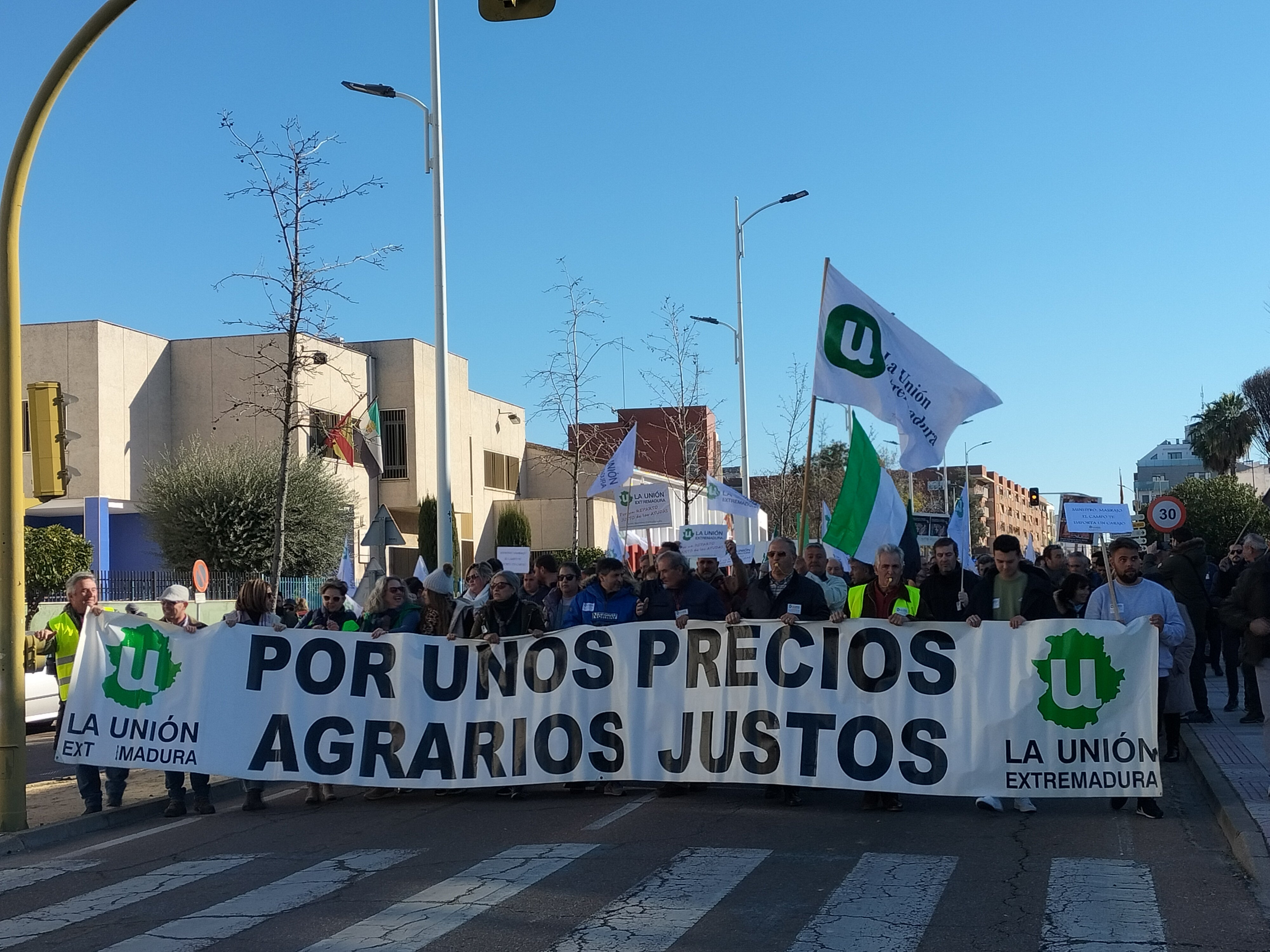 La Unión convoca una manifestación el 26 de febrero en Mérida contra el "abandono" de la Junta de Extremadura La Unión convoca una manifestación el 26 de febrero en Mérida contra el "abandono" de la Junta de Extremadura