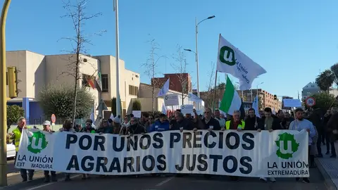 La Unión convoca una manifestación el 26 de febrero en Mérida contra el "abandono" de la Junta de Extremadura La Unión convoca una manifestación el 26 de febrero en Mérida contra el "abandono" de la Junta de Extremadura