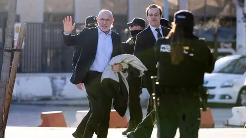 El monumental enfado de la Fiscalía con Luis de la Fuente: le acusa de "falso testimonio" y podría querellarse El monumental enfado de la Fiscalía con Luis de la Fuente: le acusa de "falso testimonio" y podría querellarse