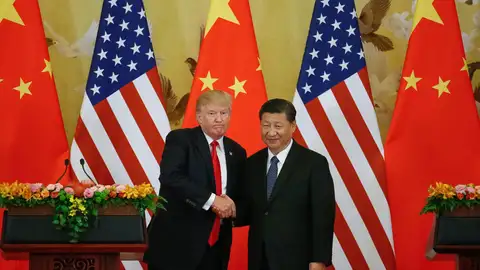 Fotografía de archivo de noviembre de 2017 de un encuentro entre los presidentes de EE.UU., Donald Trump, y de China, Xi Jinping. Fotografía de archivo de noviembre de 2017 de un encuentro entre los presidentes de EE.UU., Donald Trump, y de China, Xi Jinping.