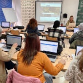 Convega inicia un programa de formación digital para mujeres dirigido a reducir la brecha de género en la Vega Baja 