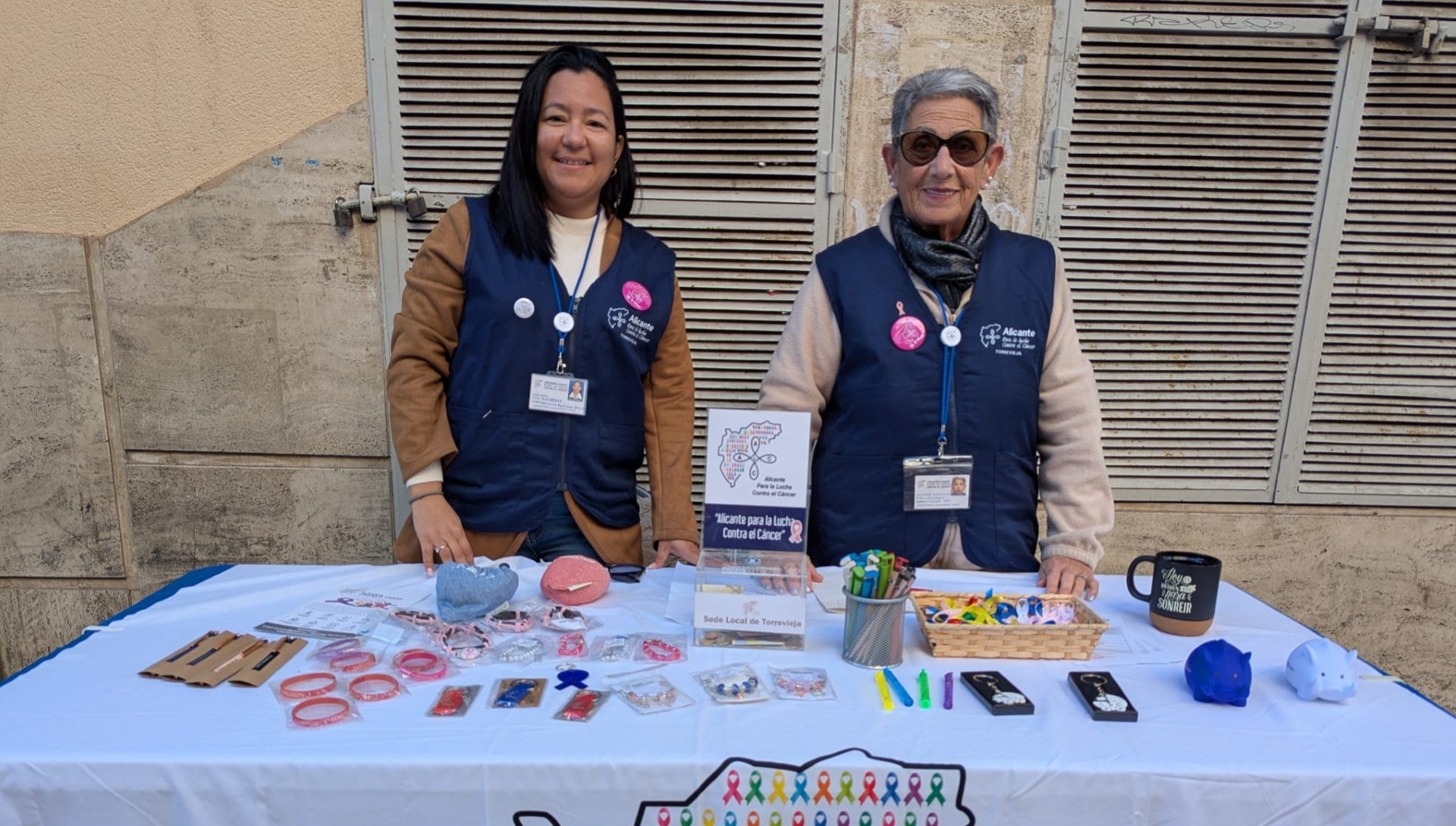Asociaciones de la Vega Baja salen a la calle en el Día Mundial contra el Cáncer para potenciar la labor de información y prevención Asociaciones de la Vega Baja salen a la calle en el Día Mundial contra el Cáncer para potenciar la labor de información y prevención