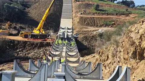 La CHT ejecuta la obra de emergencia para demolición y reconstrucción de tubos del Sifón del Bronco en el río Alagón La CHT ejecuta la obra de emergencia para demolición y reconstrucción de tubos del Sifón del Bronco en el río Alagón