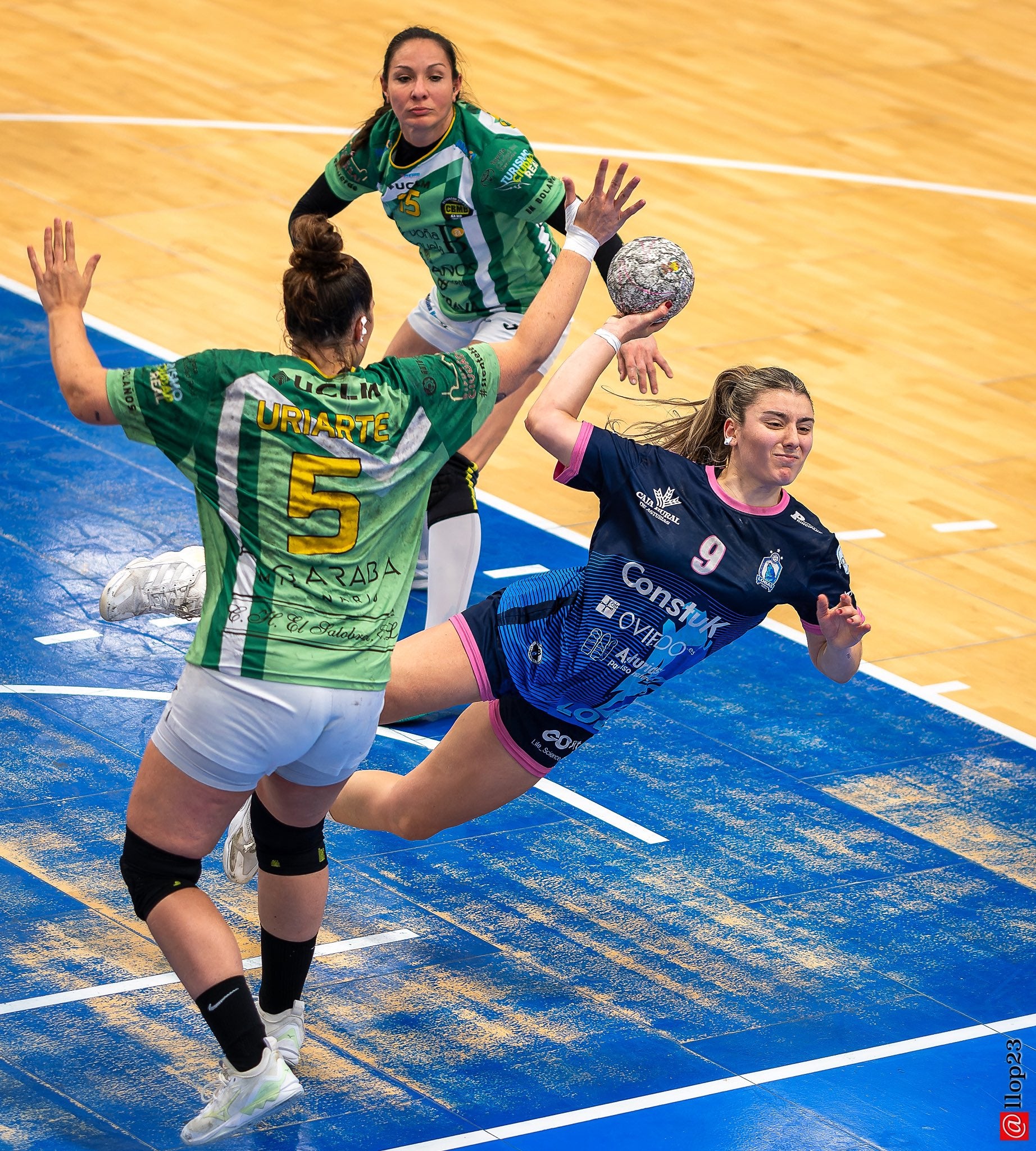 Lobas Oviedo hace los deberes Lobas Oviedo hace los deberes