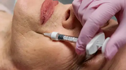 La medicina estética debe ser practicada exclusivamente por médicos La medicina estética debe ser practicada exclusivamente por médicos