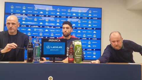 Fernando Soriano, Zakaria Eddahchouri y Carlos Seco Fernando Soriano, Zakaria Eddahchouri y Carlos Seco