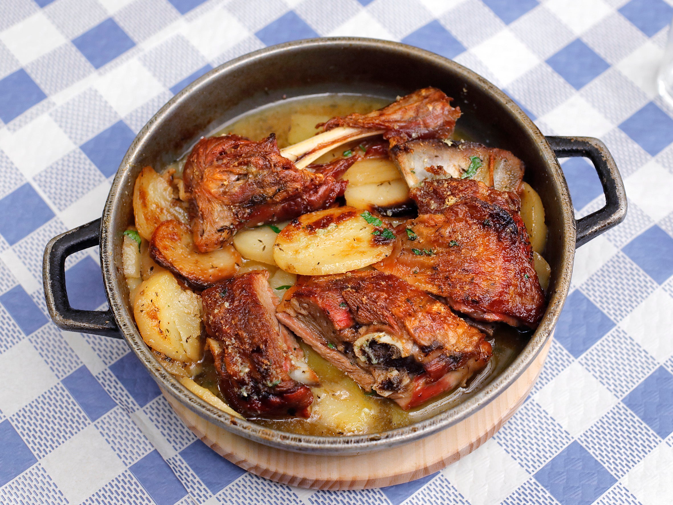 ¿Cómo se hace el tradicional ternasco asado aragonés? ¿Cómo se hace el tradicional ternasco asado aragonés?