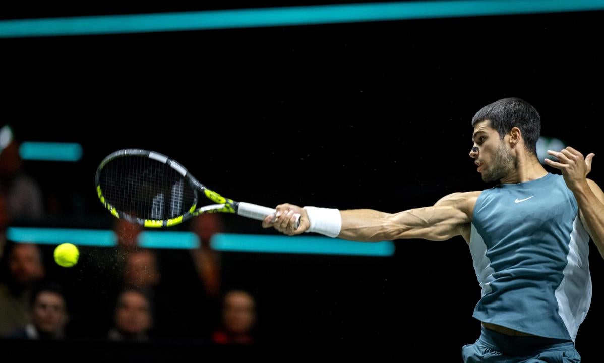 Alcaraz supera su debut en Rotterdam con apuros Alcaraz supera su debut en Rotterdam con apuros