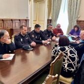Gobierno local de Santiago, Policia Nacional y Local y vecinos acuerdan incrementar la vigilancia policial ante el incremento de drogodependencias