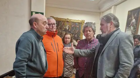 Los vecinos de Concud se han reunido esta mañana con los responsables municipales en el ayuntamiento de Teruel VECINOS