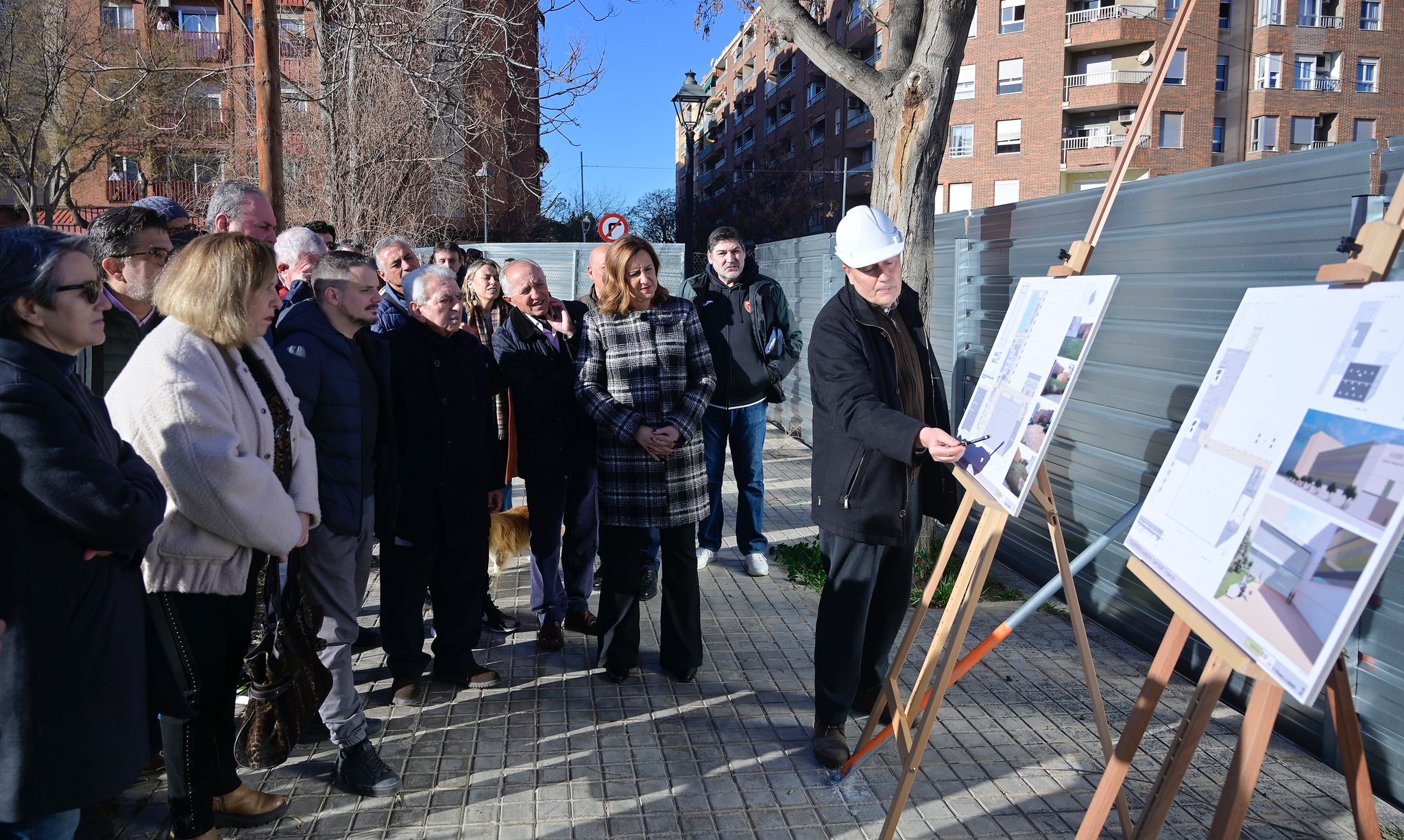 Arrancan las obras para acabar el polideportivo de San Isidro Arrancan las obras para acabar el polideportivo de San Isidro