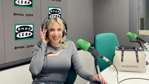 Eva Esteve en los estudios de Onda Cero Castellón. Eva Esteve en los estudios de Onda Cero Castellón.