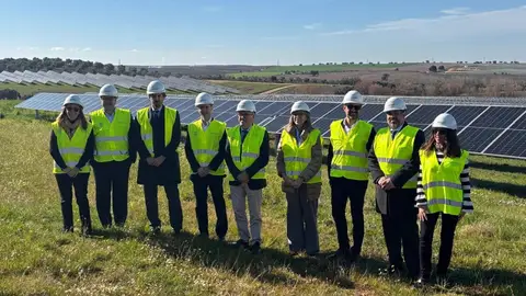 Tres nuevas plantas fotovoltaicas ya en funcionamiento entre Lobón y Badajoz con potencia para abastecer a más de 94.000 viviendas Tres nuevas plantas fotovoltaicas ya en funcionamiento entre Lobón y Badajoz con potencia para abastecer a más de 94.000 viviendas