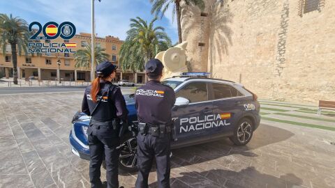 Agentes de la Polic&iacute;a Nacional en Elche. 