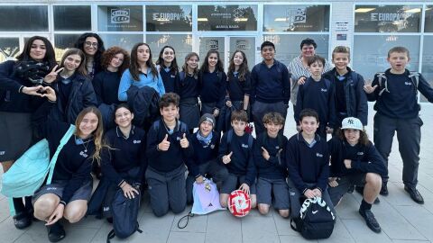 Alumnos del Elian's British School visitan Onda Cero Marina Baixa.