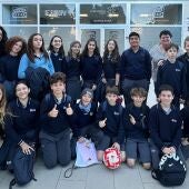 Alumnos del Elian's British School visitan Onda Cero Marina Baixa.