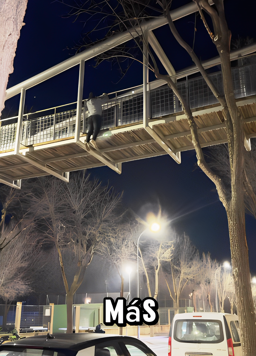Denuncian a un joven en La Solana por hacer dominadas colgado de un puente de 9 metros de altura Denuncian a un joven en La Solana por hacer dominadas colgado de un puente de 9 metros de altura