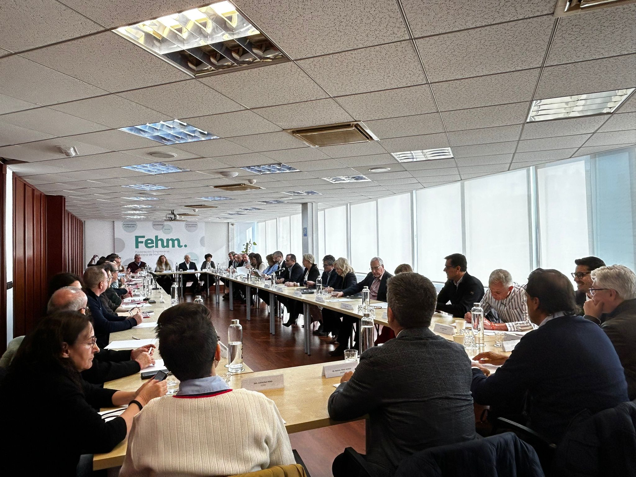 La subida salarial y la rebaja de la jornada laboral centran la negociación del convenio colectivo de hostelería de Baleares La subida salarial y la rebaja de la jornada laboral centran la negociación del convenio colectivo de hostelería de Baleares