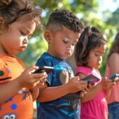 uso de niños pequeños de móviles