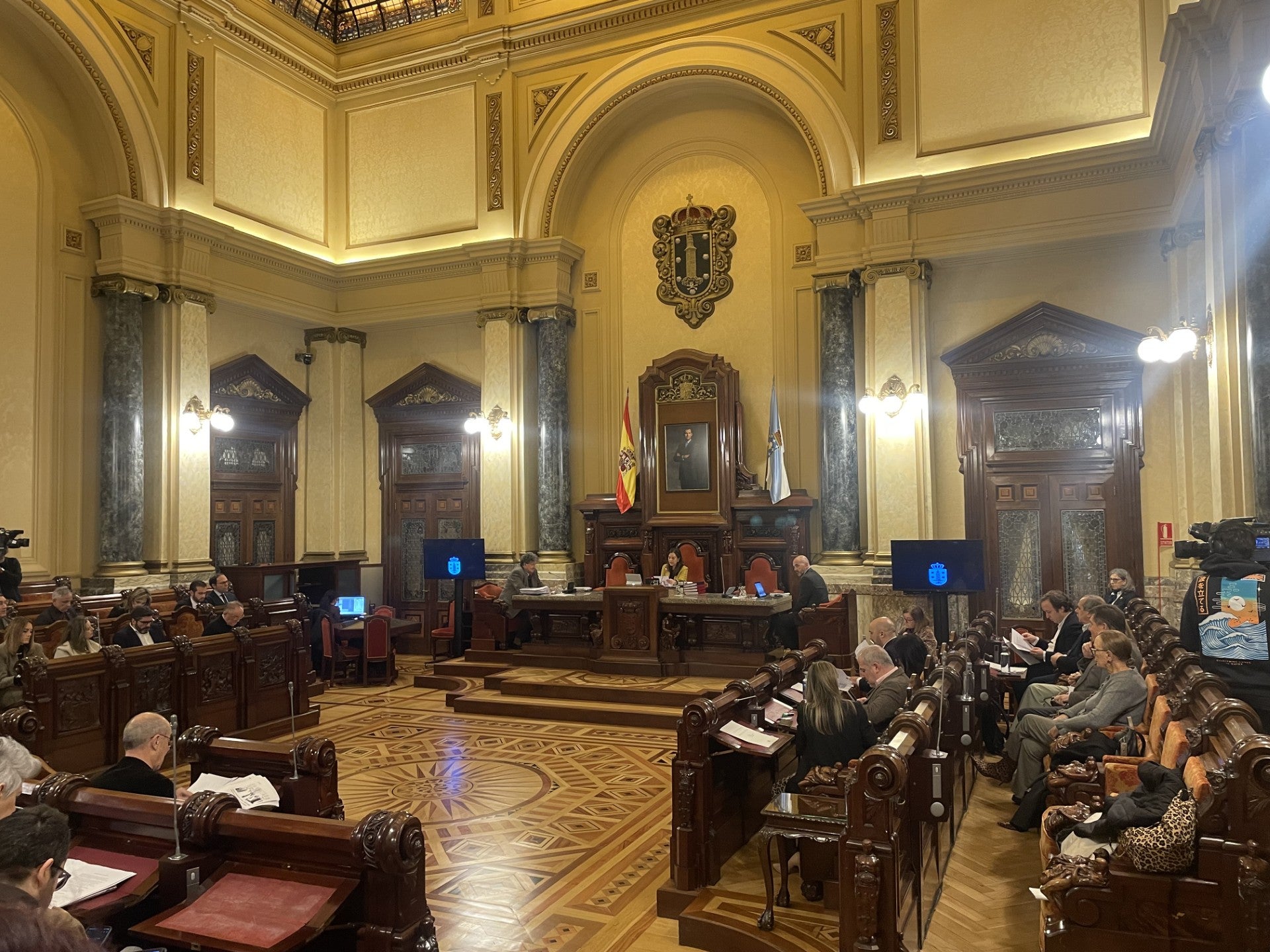 La alcaldesa de A Coruña se someterá a una cuestión de confianza para aprobar los presupuestos La alcaldesa de A Coruña se someterá a una cuestión de confianza para aprobar los presupuestos