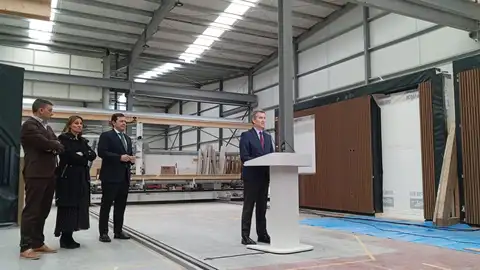 Feijóo propone un Plan Integral de FP que forme a los 700.000 trabajadores que necesita la construcción .
