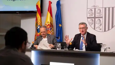 El director general de Turismo y Hostelería, Jorge Moncada, y el consejero de Medio Ambiente y Turismo del Gobierno de Aragón, Manuel Blasco El director general de Turismo y Hostelería, Jorge Moncada, y el consejero de Medio Ambiente y Turismo del Gobierno de Aragón, Manuel Blasco