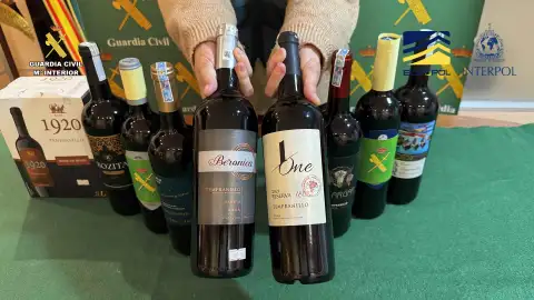 Desmantelan en Álava y Valencia una red de falsificación de vinos bajo el sello de la DOCa Rioja en Asia Desmantelan en Álava y Valencia una red de falsificación de vinos bajo el sello de la DOCa Rioja en Asia