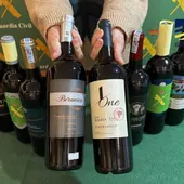 Desmantelan en Álava y Valencia una red de falsificación de vinos bajo el sello de la DOCa Rioja en Asia Desmantelan en Álava y Valencia una red de falsificación de vinos bajo el sello de la DOCa Rioja en Asia