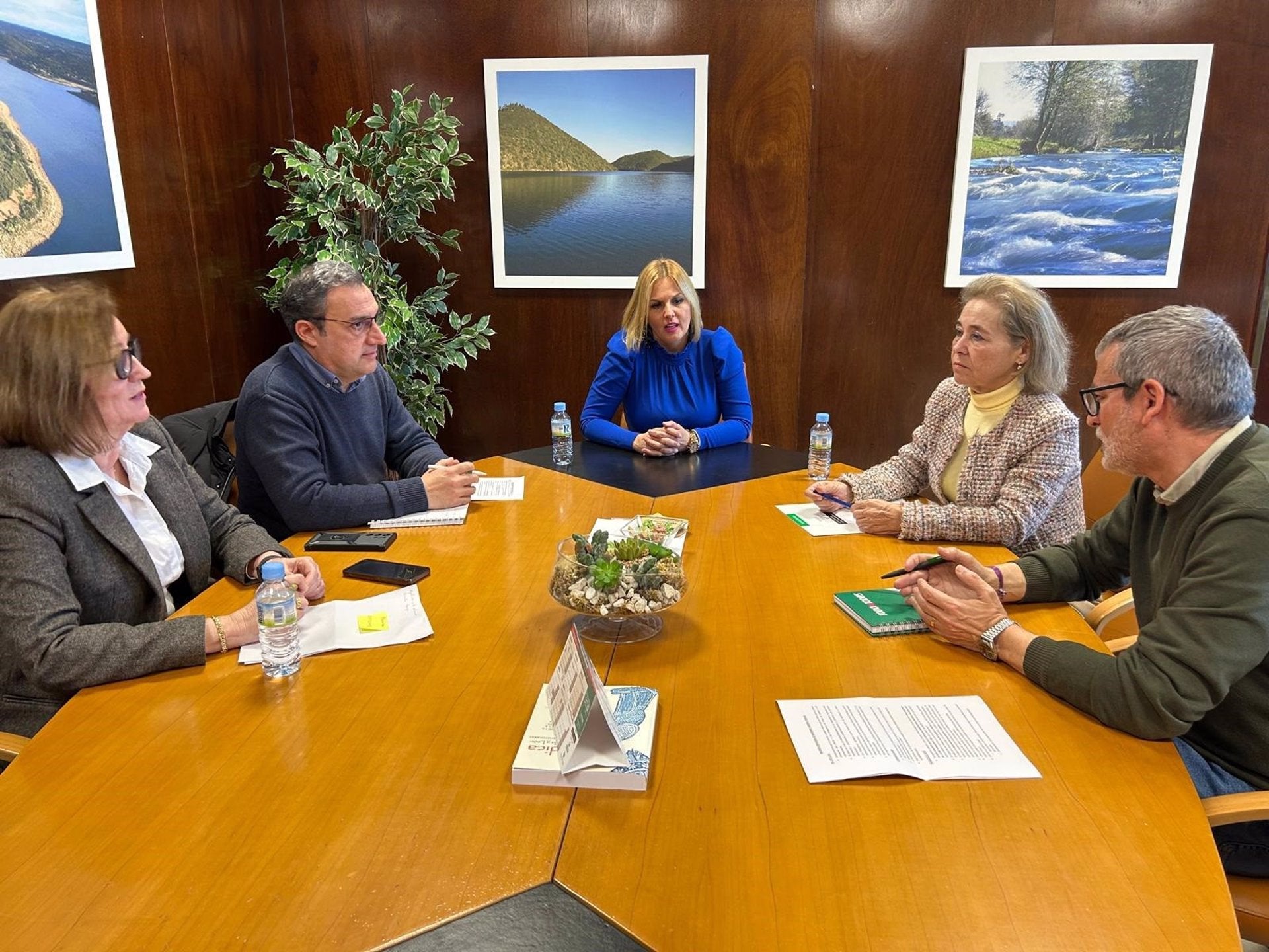 CSIF se reúne con Elena Manzano y Mercedes Vaquera para abordar los traslados de funcionarios o la carrera profesional CSIF se reúne con Elena Manzano y Mercedes Vaquera para abordar los traslados de funcionarios o la carrera profesional